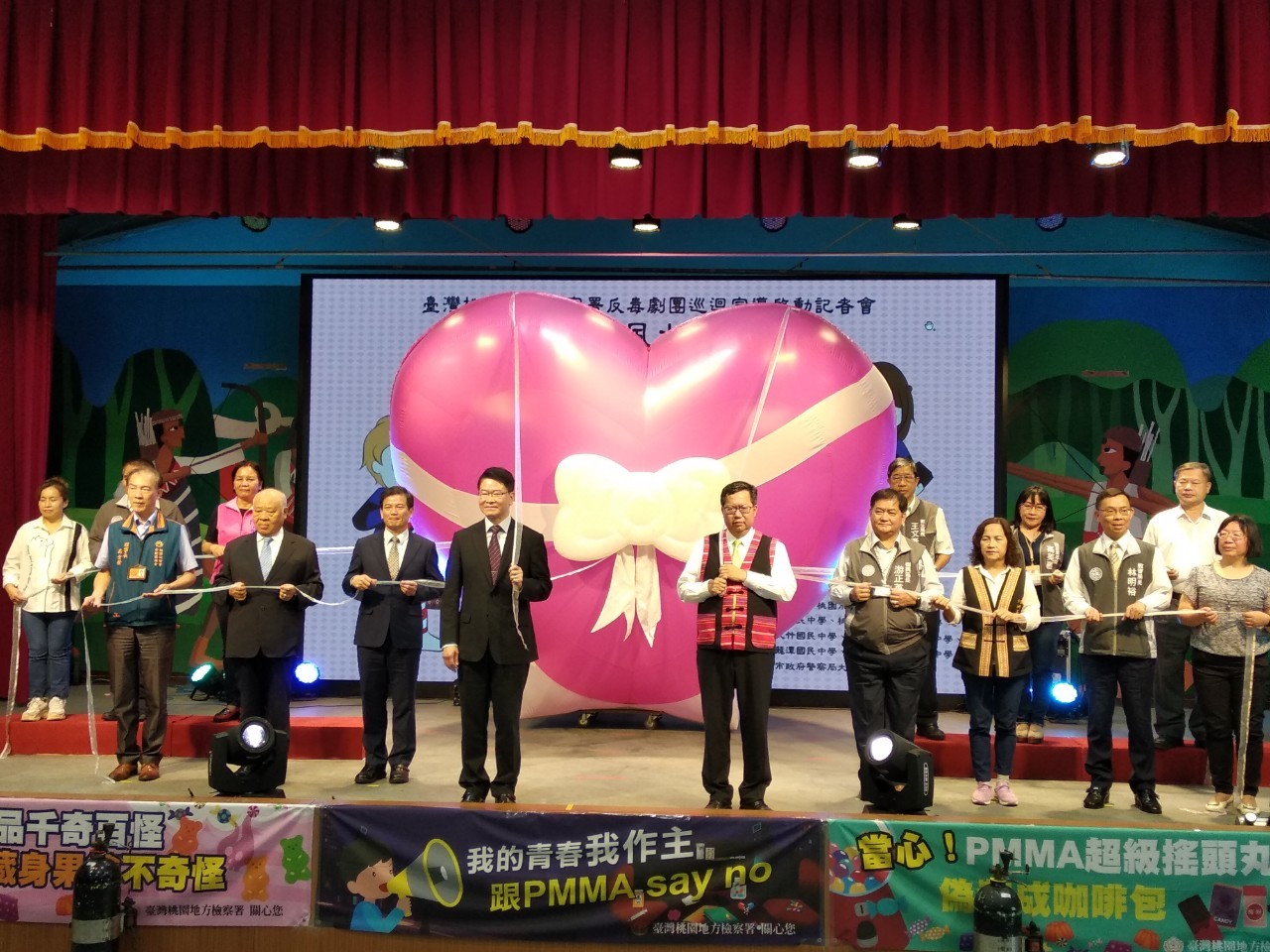 反毒風火輪長官們合照