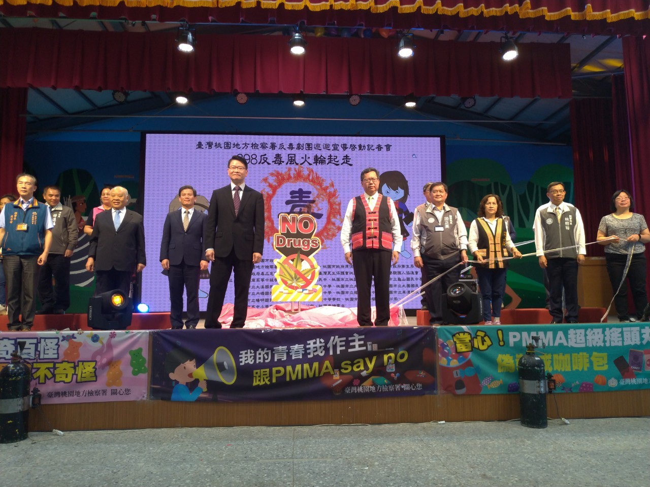 長官們台上合照