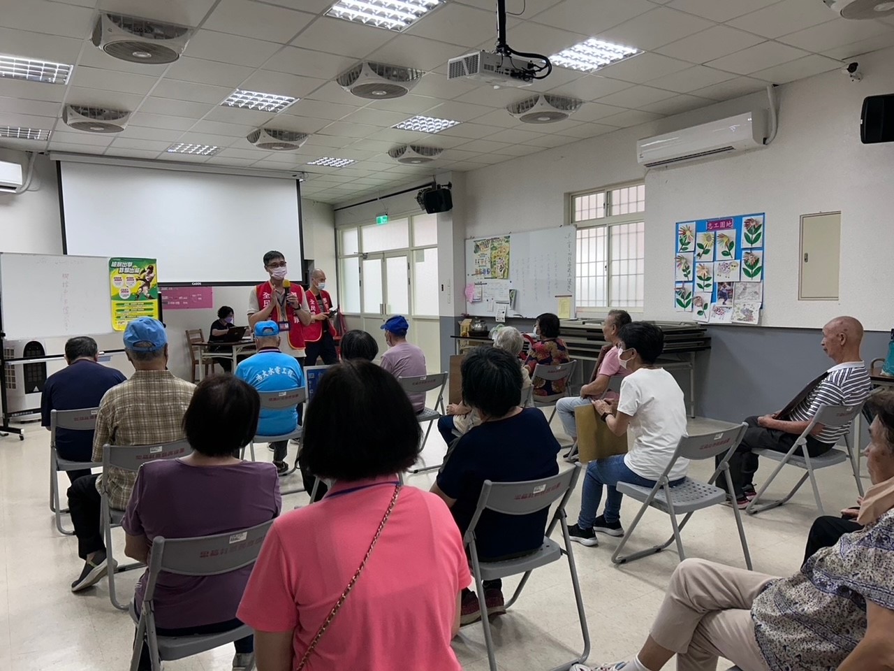 向銀髮族長者解說新型態詐騙手法及防範之道