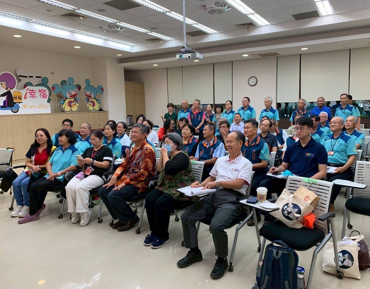 3.參訓榮觀與講師-東海大學彭懷真教授合影