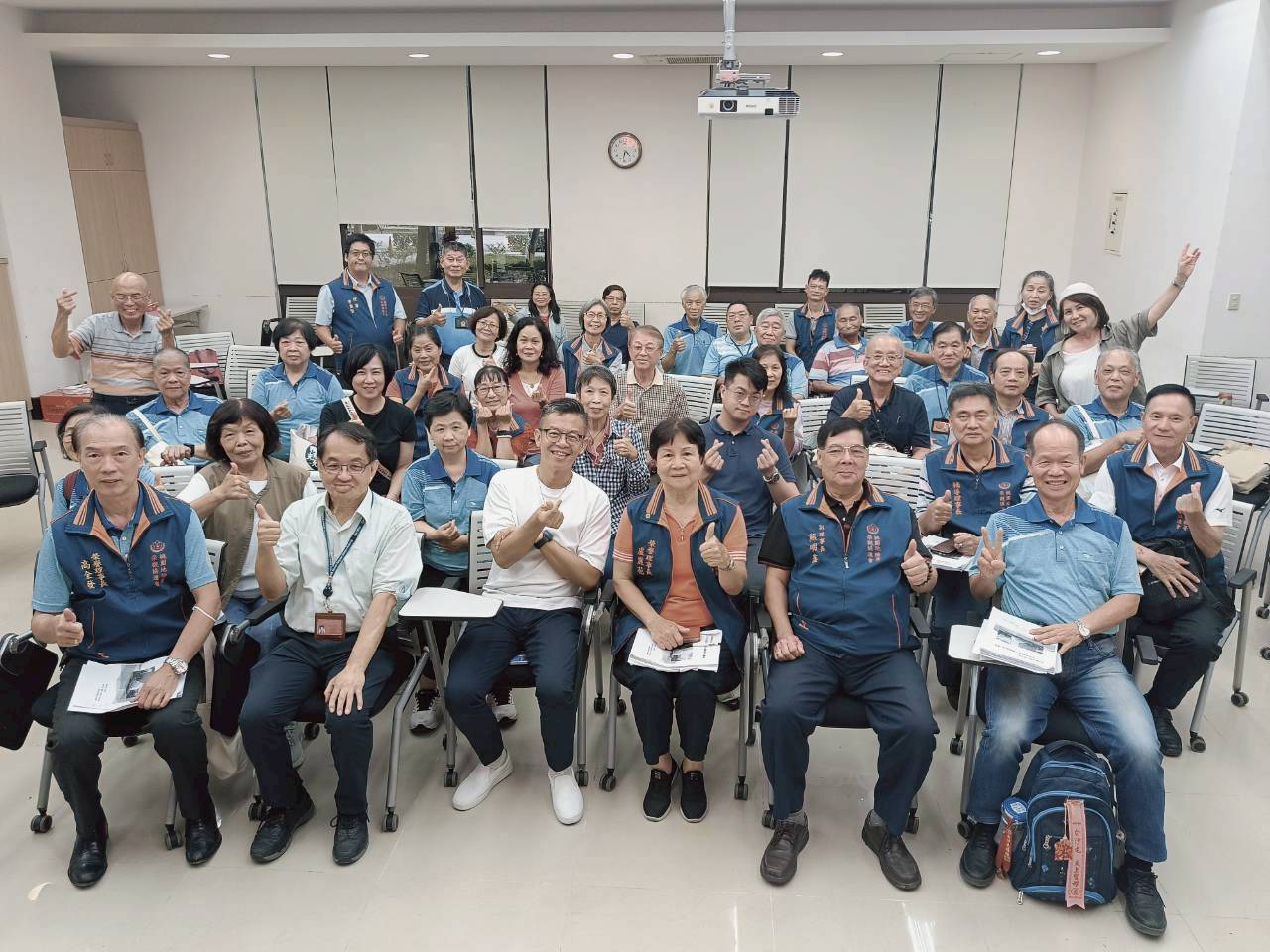4.參訓榮觀與講師-中正大學戴伸峰教授合影