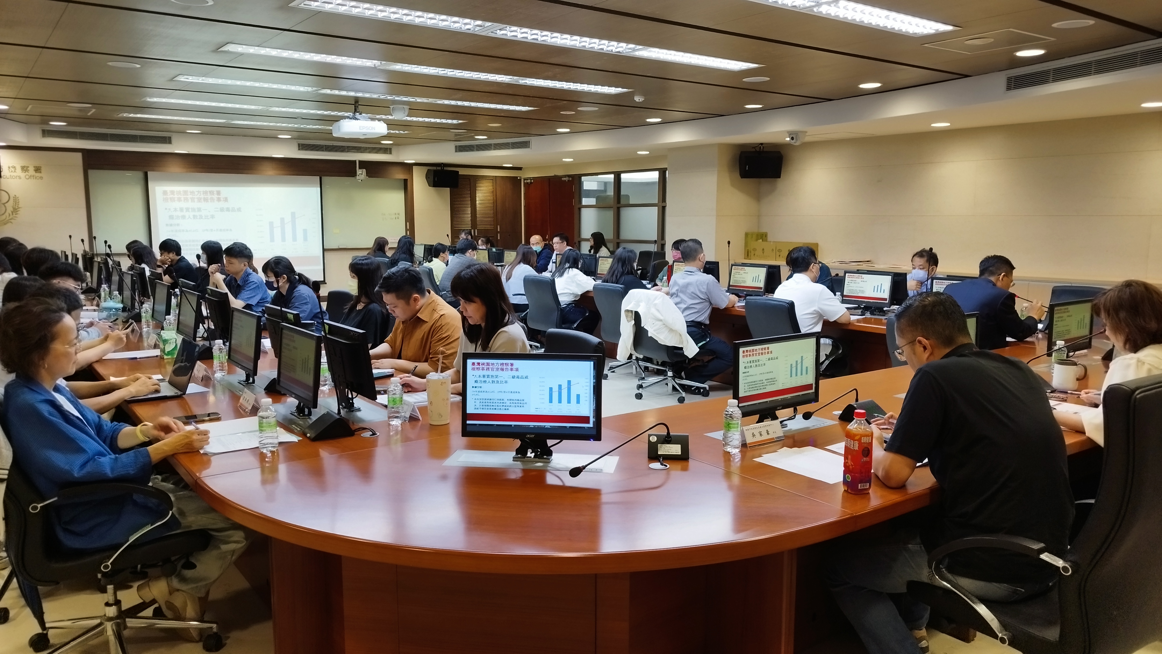 圖2、本署與各網絡單位共同研商戒癮治療銜接及跨網絡合作機制。