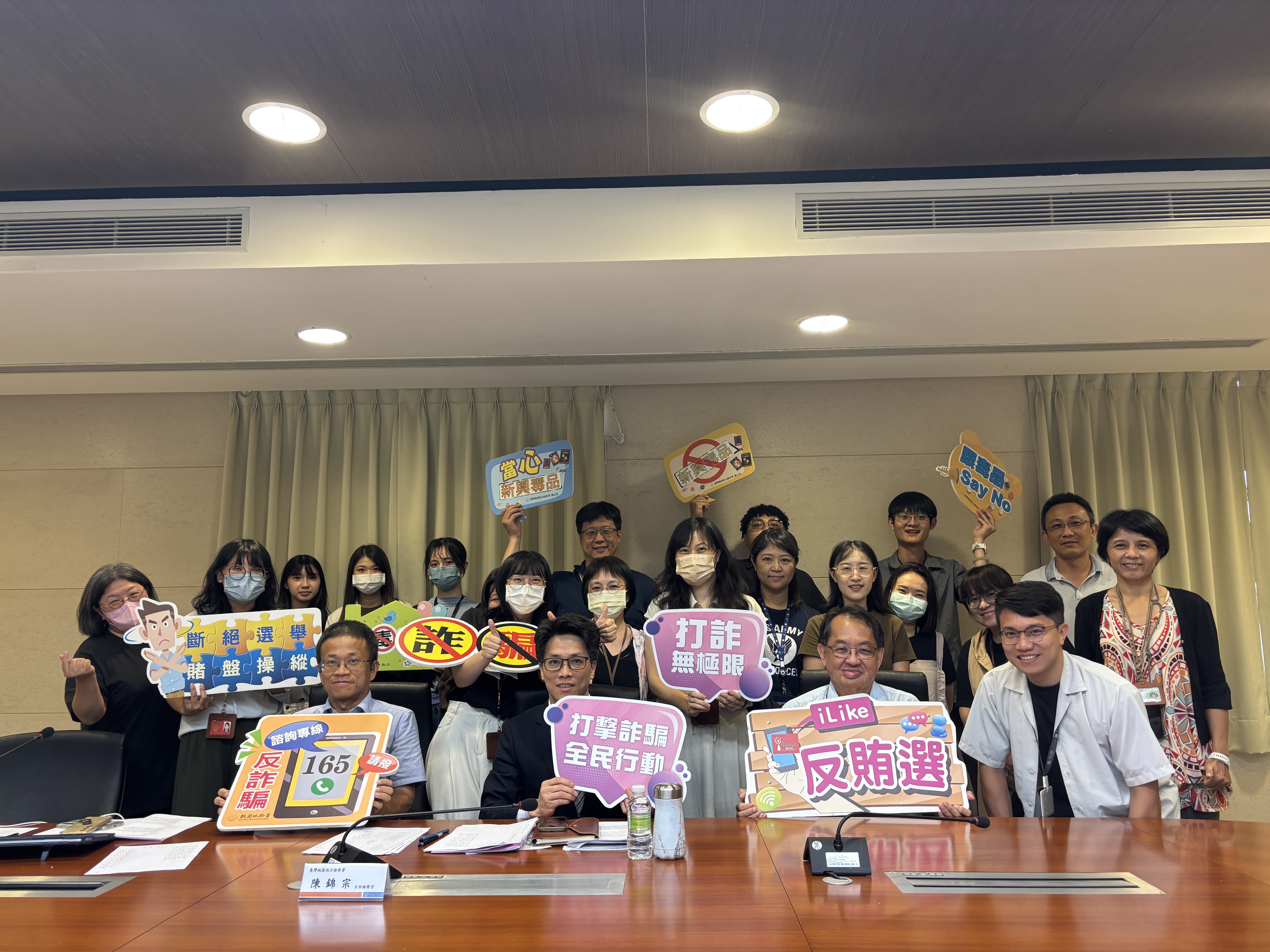 各局處歡喜大合照！攜手宣導反毒、打詐、反賄選，並深耕精神病防治