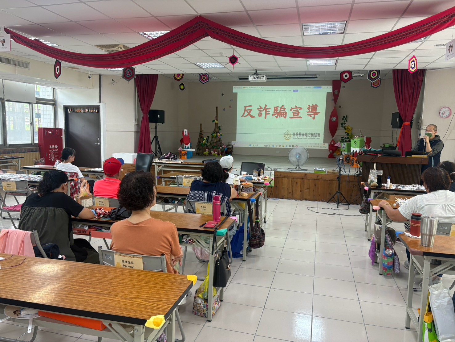 向民眾進行反毒反詐反賄選宣導