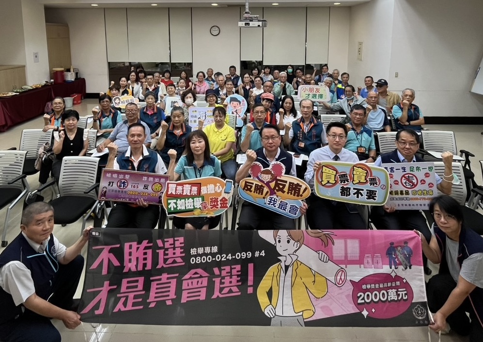 圖1.本署檢察長張春暉與參訓榮譽觀護人合影
